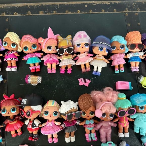 Mixed Lot of 30 LOL Dolls With Accessories Clothes As Photographed - Picture 2 of 7